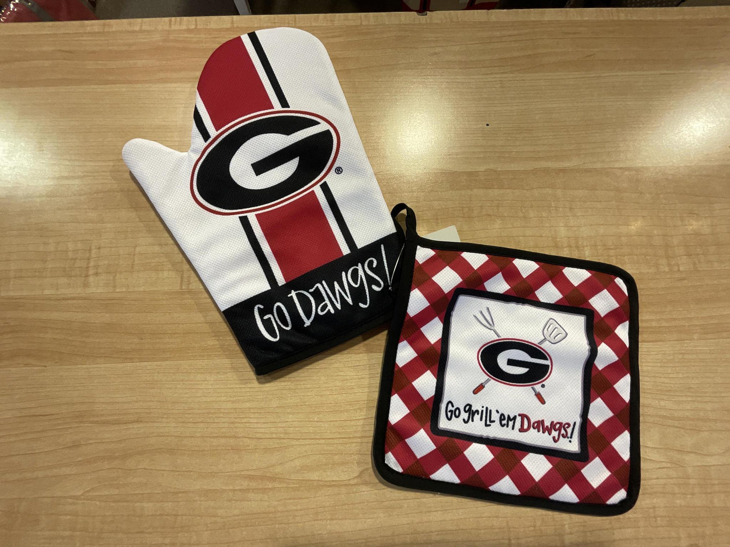 Magnolia Lane Uga Oven Mitt And Holder